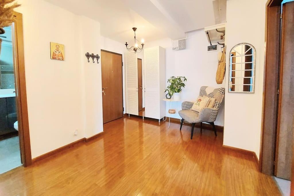 Cosy Boutique 61 Sqm Apartment - Private Parking - Ten Blocks Residence بوخارست المظهر الخارجي الصورة