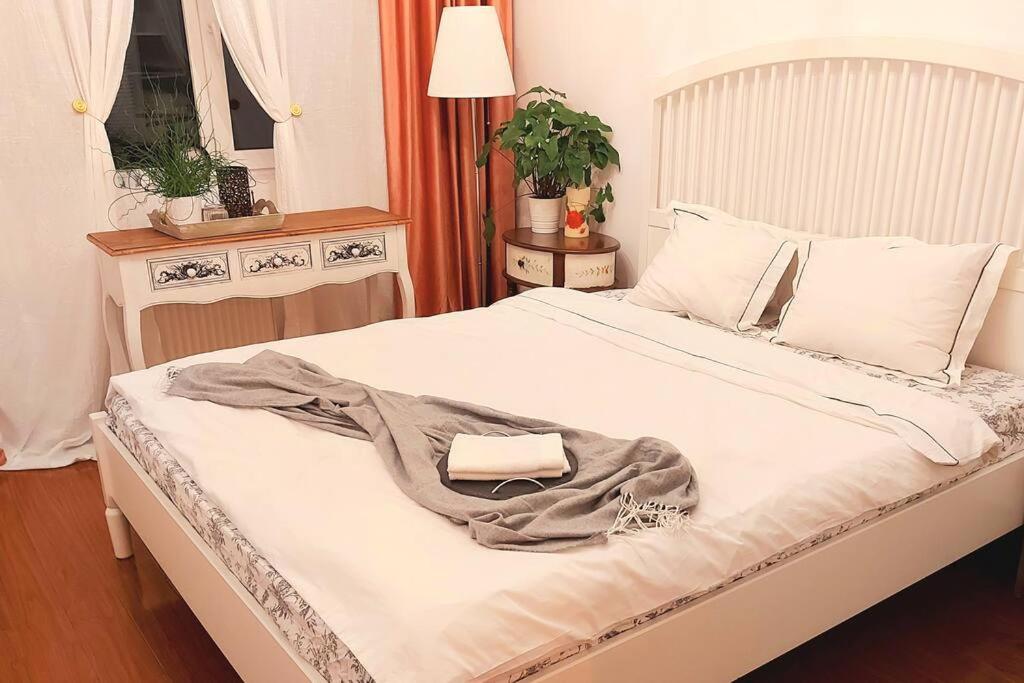 Cosy Boutique 61 Sqm Apartment - Private Parking - Ten Blocks Residence بوخارست المظهر الخارجي الصورة