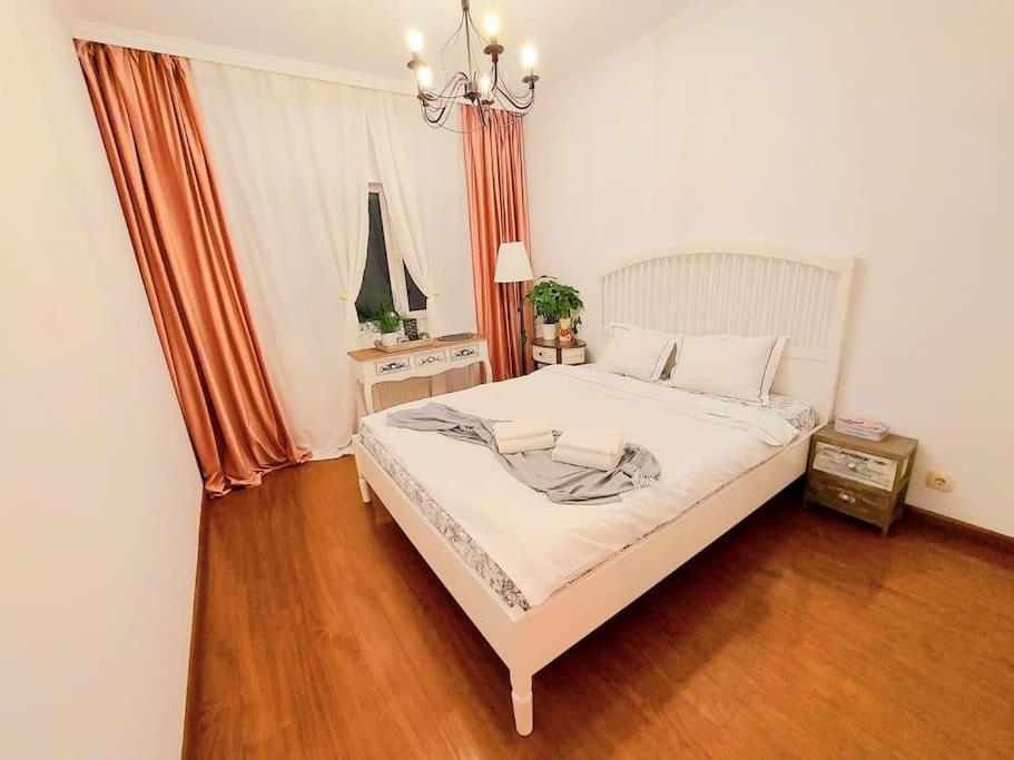 Cosy Boutique 61 Sqm Apartment - Private Parking - Ten Blocks Residence بوخارست المظهر الخارجي الصورة