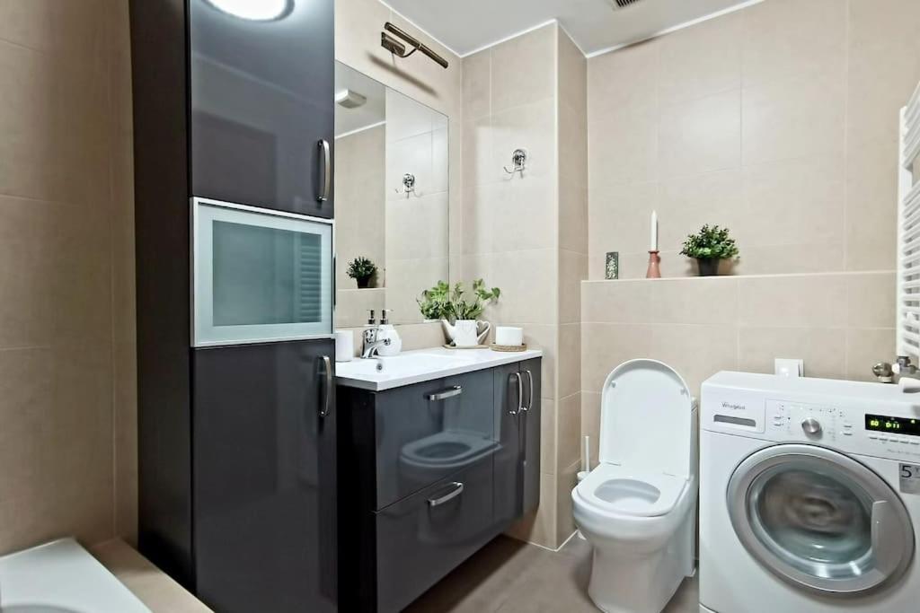 Cosy Boutique 61 Sqm Apartment - Private Parking - Ten Blocks Residence بوخارست المظهر الخارجي الصورة